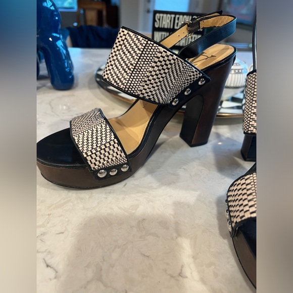 GORGEOUS platform heels cream and black with wood heels 8 EUC - Picture 2 of 6